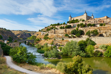 Fototapeta na wymiar Toledo with the river Tajo and Alcazar