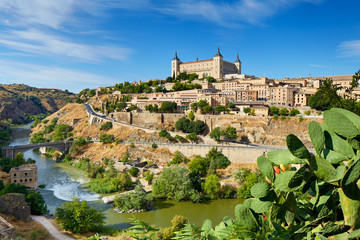 Fototapeta na wymiar Toledo skyline with alcazar