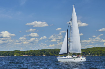 Sailboat on lake Champlain 312