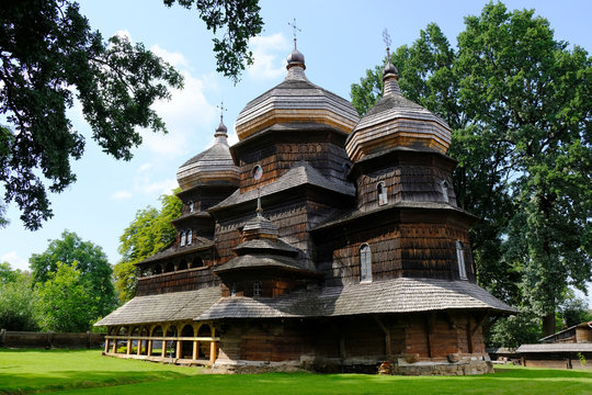 Ukraina - przepiękna drewniana cerkiew św. Jura w Drohobyczu