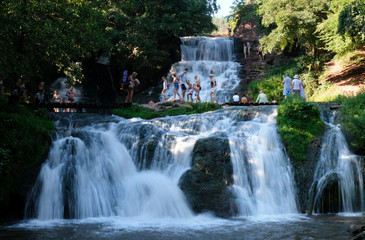 Ukraina, Uroczyszcze Czerwone (Czerwonogród) - wodospad Dżurynu w okolicach Nyrkowa