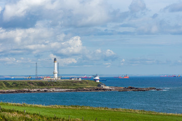 Girdleness and Boats