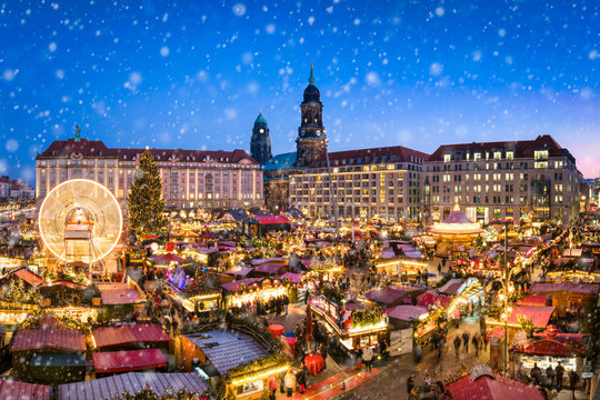 Weihnachtsmarkt auf dem Dresdner Striezelmarkt, Sachsen, Deutschland