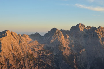 Naklejka premium Scarlet Mountains in the early morning light 