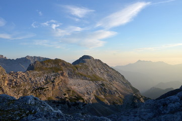 Fototapeta na wymiar Scarlet Mountains in the early morning light 