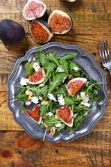 Salad with rucola, figs, feta cheese and walnuts