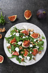 Salad with rucola, figs, feta cheese and walnuts