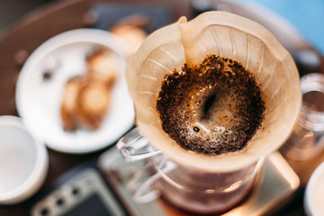 Filter coffee brewing drip, blooming 