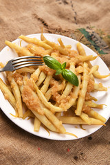 Yellow beans with butter and breadcrumbs