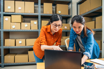 working partner discussing how to solve problems