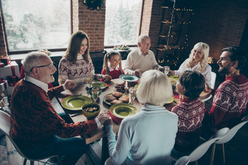 Noel family gathering, tradition, Gray-haired grandparents, gran