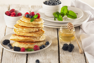 pancakes with berries
