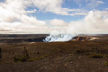 Fototapeta na wymiar aktiver Vulkan auf Hawaii