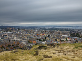 Obraz premium Wide view of Edinburgh skyline, long exposure