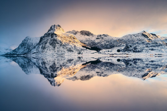 Fjord sur l'ile de Flakstad&oslash;y