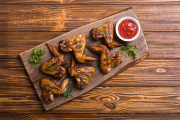 Grilled chicken wings with tomato sauce