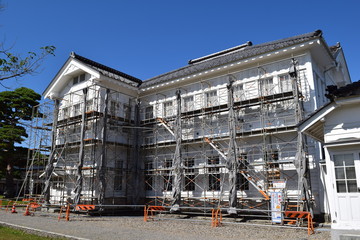 建設工事現場の足場