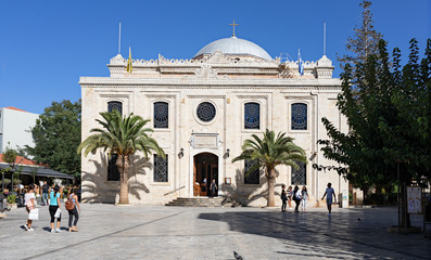 Obraz premium Греция. Столица Крита Ираклион, улица 25 августа, Собор Святого Тита