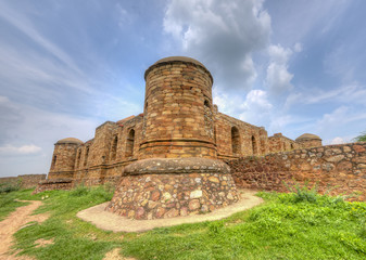 Fototapeta premium Sultan e Garhi was the first&nbsp;Islamic&nbsp;Mausoleum&nbsp;(tomb) built in 1231 AD for Prince Nasiru'd-Din Mahmud, eldest son of&nbsp;Iltumish, in the 