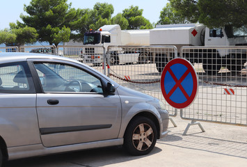 Parking a car in a prohibited place. Road signs and markings. Evacuation of the vehicle. Violation of the rules of the road. Ban stop and block the passage. Evacuation of the intruder. Road traffic 