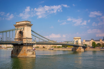 Obraz premium Chain bridge over the Danube river in Budapest, Hungary