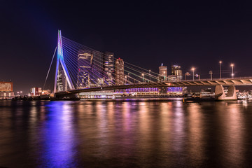 Fototapeta na wymiar Erasmusbrücke in Rotterdam
