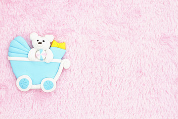 Naklejka premium Old fashion pink baby background