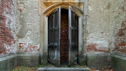 Stop motion animation - opening and closing old gate