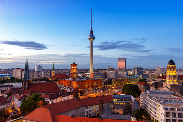 Fototapeta premium Berlin Skyline TV Tower Rotes Rathaus Evening Niemcy City