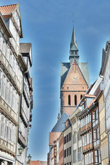 Hannovers Fachwerkhäuser und Marktkirche im Hintergrund