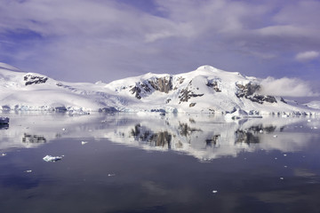 Fototapeta na wymiar Antarctic Reflection