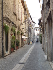 Obraz premium wąska uliczka na starym mieście