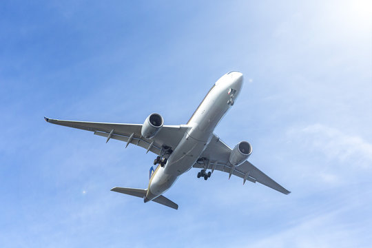 ビジネス　出張　飛行機　フライト　乗継　直行便