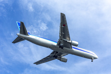 ビジネス　出張　飛行機　フライト　乗継　直行便