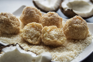Kokos-Mandel-Knödel