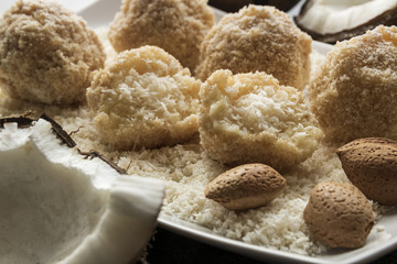 Kokos-Mandel-Knödel