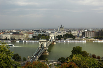 Венгрия, вид на знаменитый цепной мост Сечени
