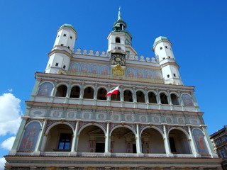 Fototapeta na wymiar Ratusz w Poznaniu, fasada renesansowego budynku stojący na poznańskim Starym Rynku, pełniący niegdyś funkcję ratusza