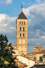 Fototapeta na wymiar The tower of the church of San Esteban in Segovia (Sapin)
