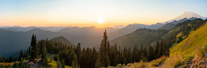 Plakat Panorama of Mt. Rainier National Park at Sunset, Washington
