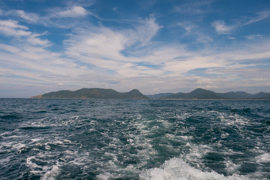 Deixando o continente para tr&aacute;s, viajando pelo oceano
