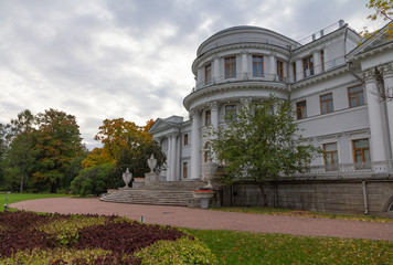 Obraz premium Yelagin Palace, Recreation Park, Yelagin Island, St. Petersburg, Russia