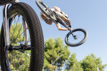 Fototapeta premium bmx rider performing a jump