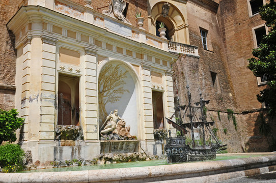 Roma, Città del Vaticano - la fontana del Galeone