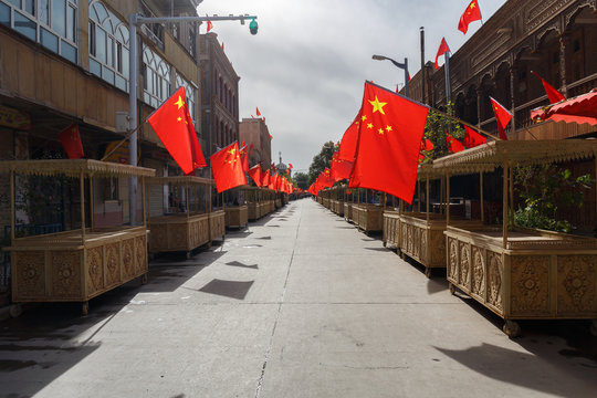 Market street in Kashgar during Chinese National Holiday (Xinjiang, China)
