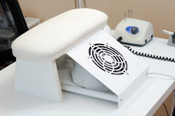 Vacuum cleaner for hardware manicure