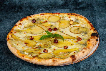 Pizza with gorgonzola and pear