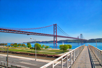 Lisbon, Landmark suspension 25 of April bridge