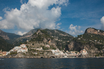 Naklejka na ściany i meble Veduta panoramica di Amalfi e Atrani sulla Costiera Amalfitana