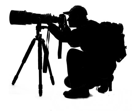 Fototapeta photographe animalier silhouette trépier zoom téléobjectif baroudeur nature sac à dos casquette photographier animaux appareil photo